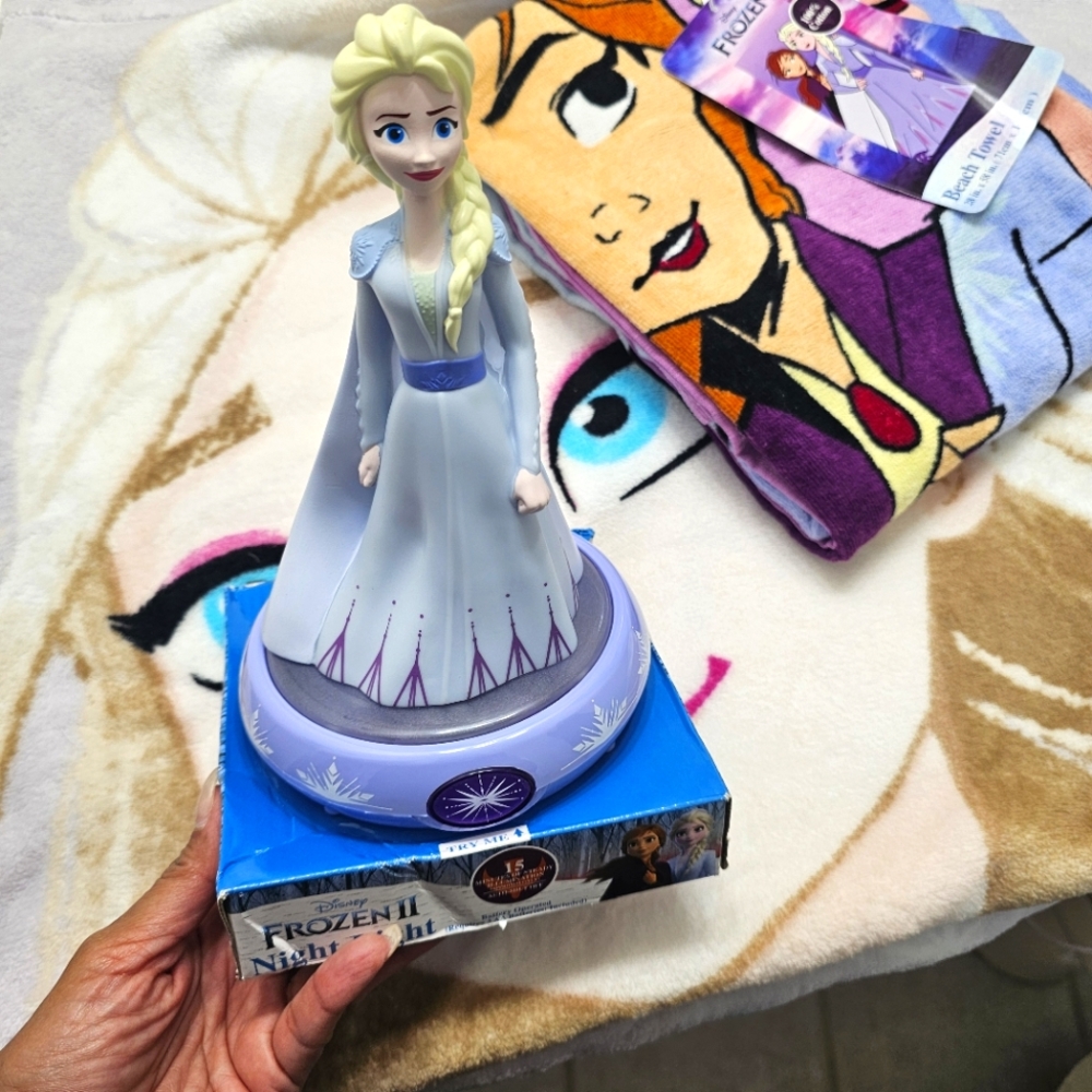 Elsa Frozen 3 Bundle Disney Frozen 2  LED Night Light, Blanket And Beach Towel